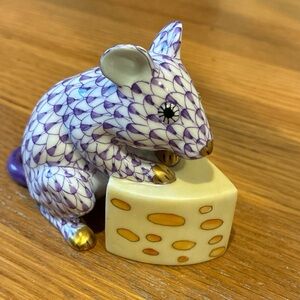 Herend mouse with cheese purple fish net 15767